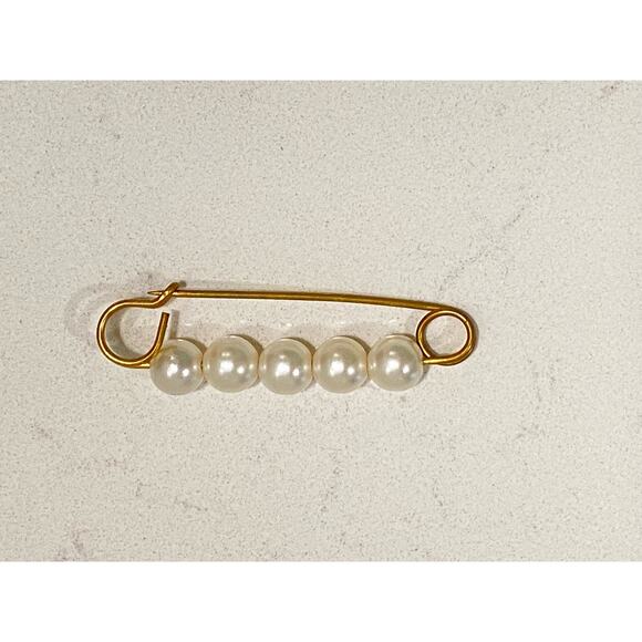 VINTAGE  Golden Safety Pin with Pearls Details Brooch,Pin,Safety Pin - Picture 1 of 6